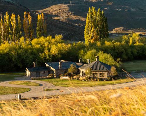 Patagonia Lodge between threes
