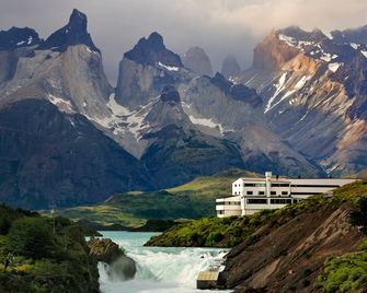 Explora lodge with breathtaking views to Paine horns